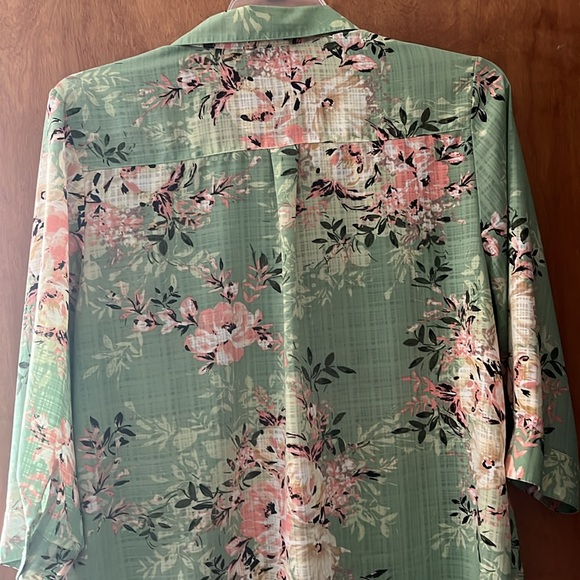 Bon Worth short sleeve button down flowered top , large - Picture 2 of 3